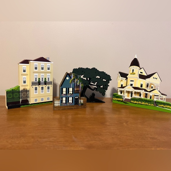 Sheila’s Shelf Sitters, Charleston, NY, Tree - Picture 1 of 8